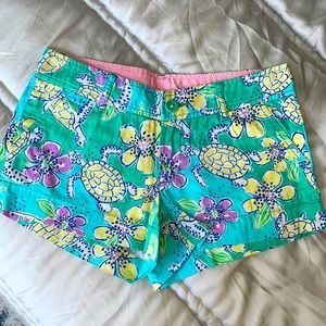 Rare Lily Pulitzer Turtle Print Walsh Short. Size 2.